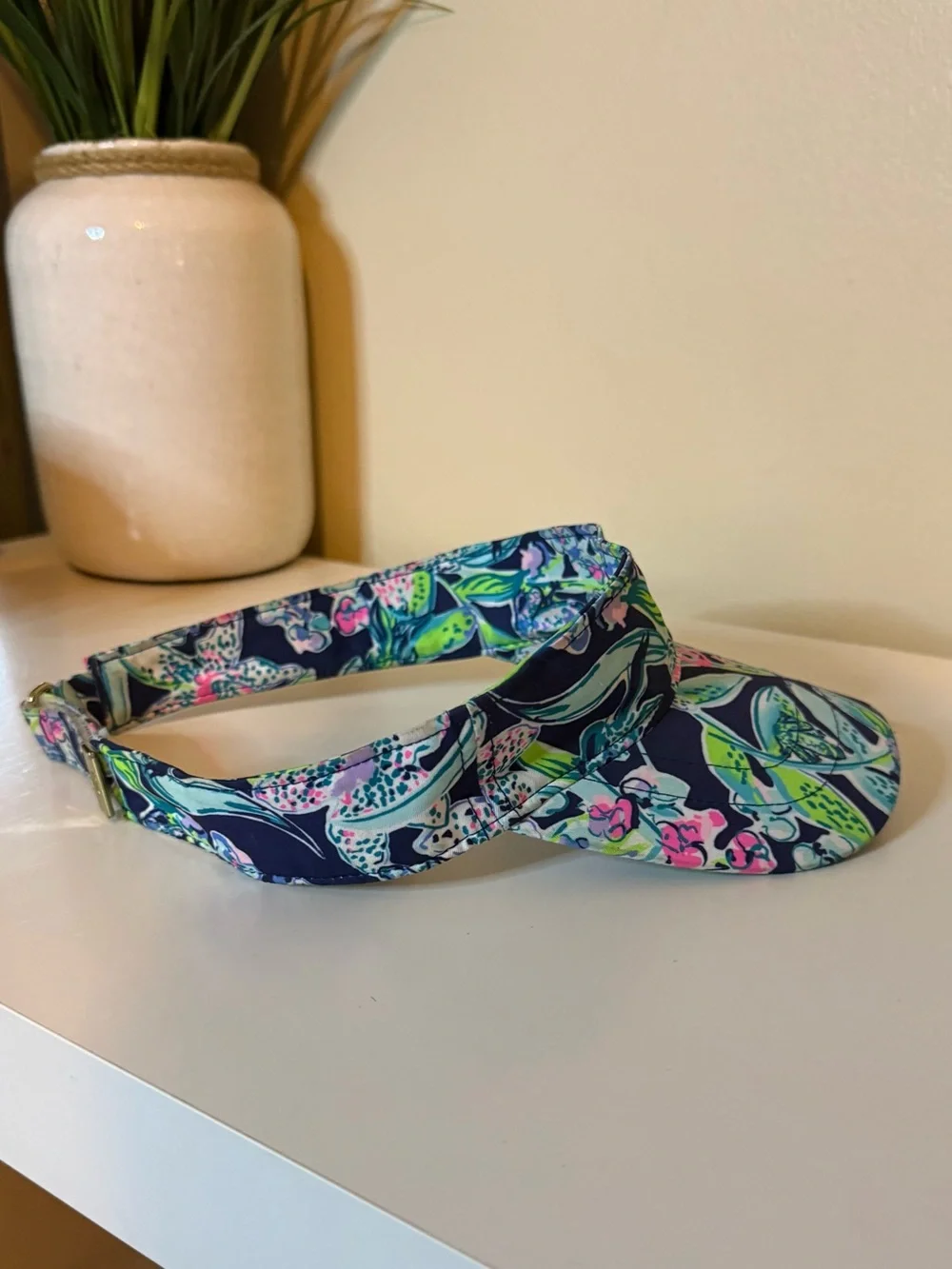 Lilly Pulitzer Match in the Shade Visor Hat Navy Pink Pineapple Paradise Floral